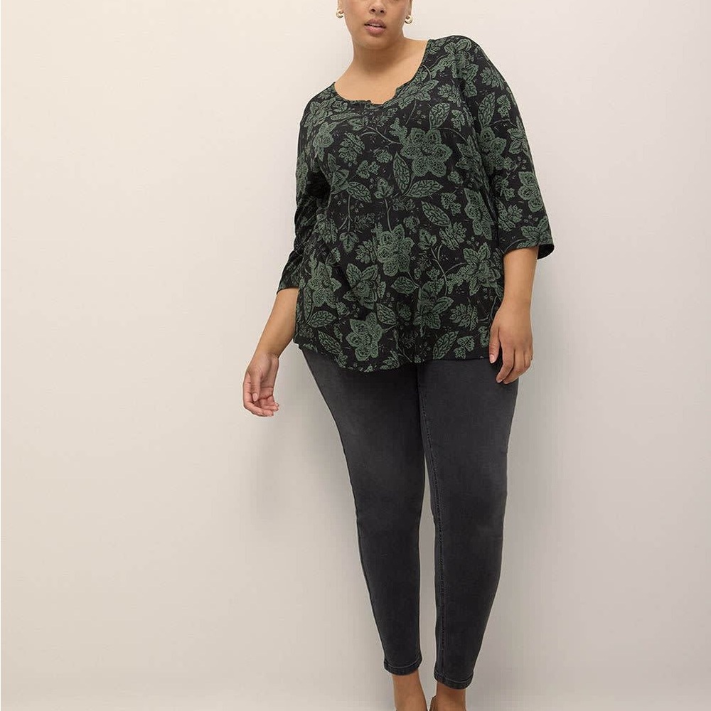 Sz 3x Floral Green and Black Women's Top Penningtons short sleeve new with tag